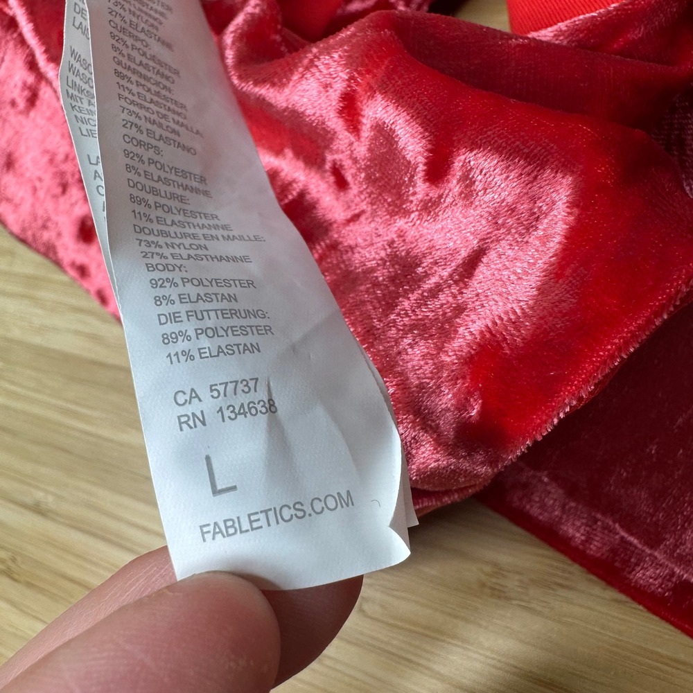 Fabletics Sports Bra Women's Large Oasis Crushed Velour Twist Strawberry Red NWT - Picture 6 of 6
